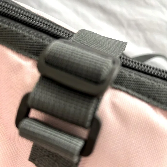 Roots 73 Pink and Gray insulated lunch Bag - Picture 9 of 10